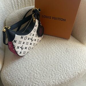 Louis Vuitton Black and Pink Shoulder Bag